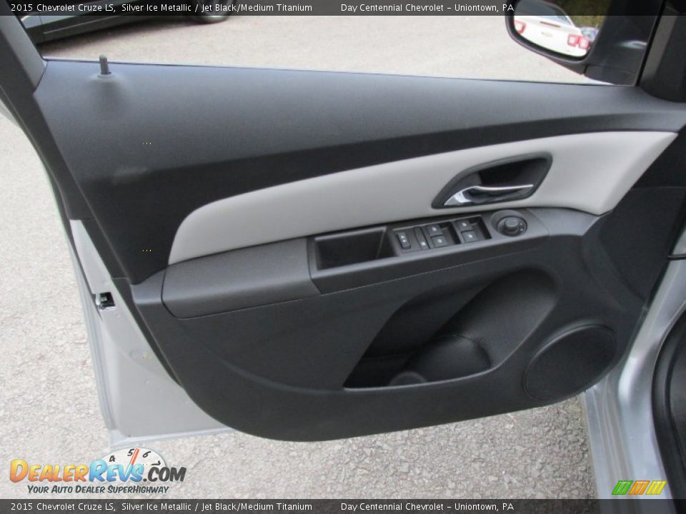 Door Panel of 2015 Chevrolet Cruze LS Photo #11