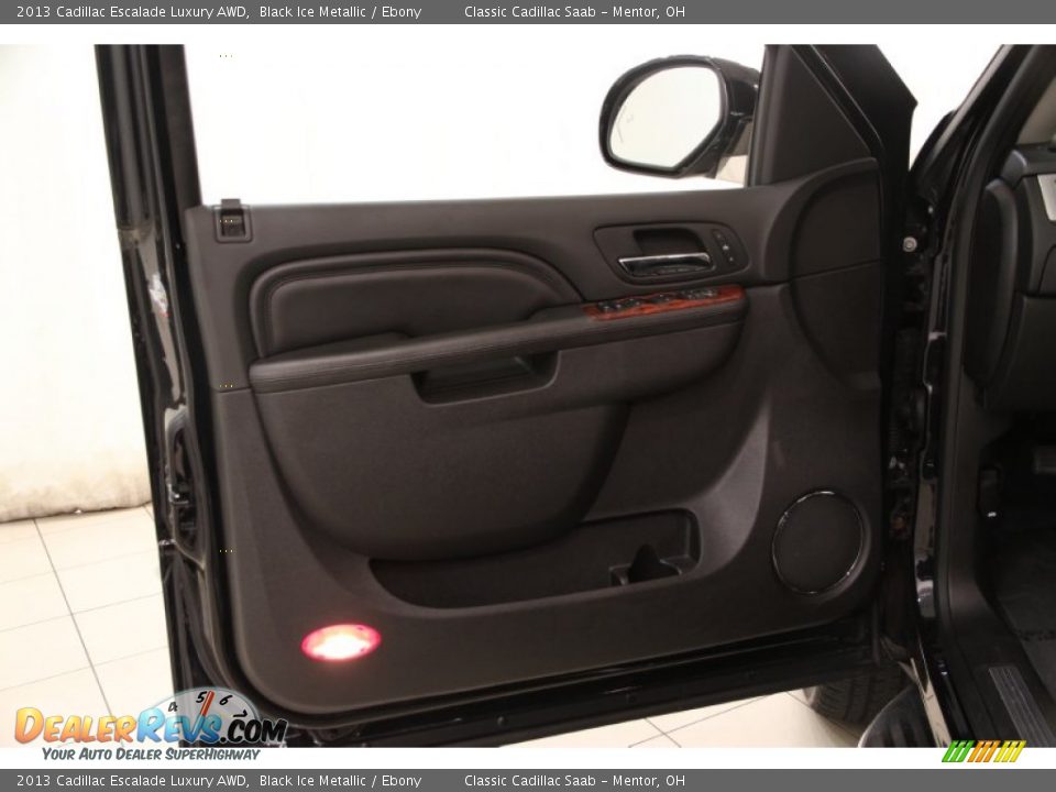 Door Panel of 2013 Cadillac Escalade Luxury AWD Photo #4