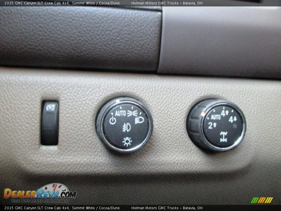 Controls of 2015 GMC Canyon SLT Crew Cab 4x4 Photo #23