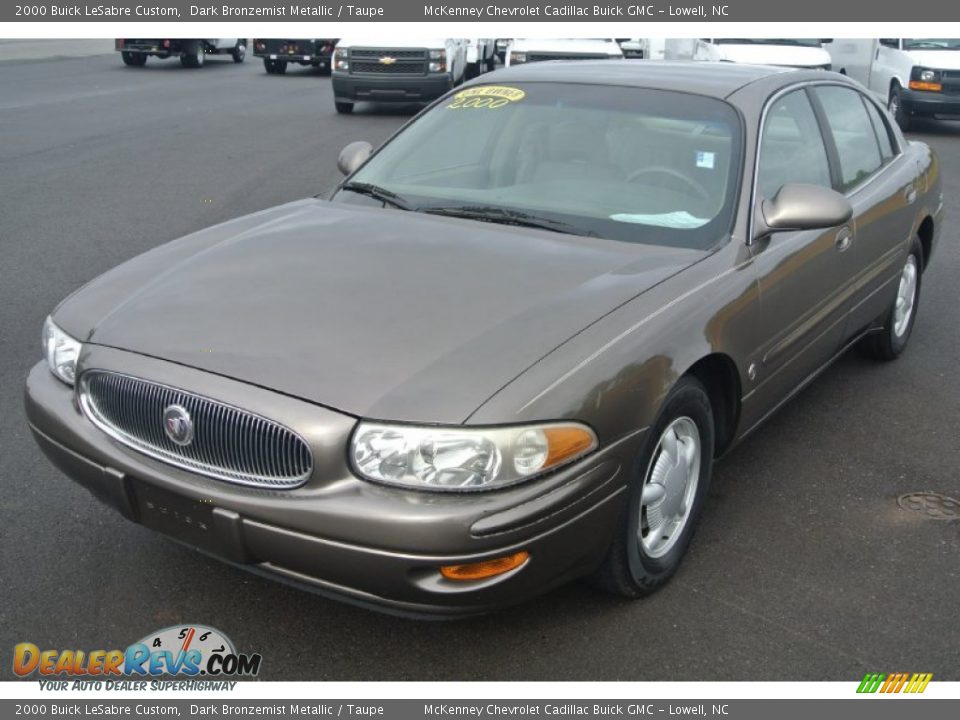 Front 3/4 View of 2000 Buick LeSabre Custom Photo #2
