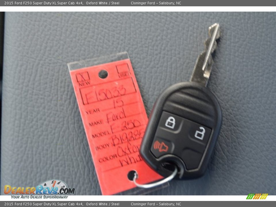 2015 Ford F250 Super Duty XL Super Cab 4x4 Oxford White / Steel Photo #17