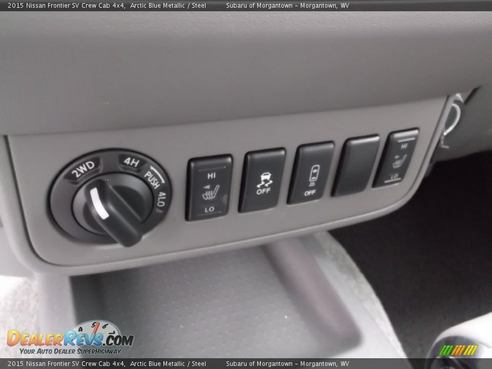 Controls of 2015 Nissan Frontier SV Crew Cab 4x4 Photo #16