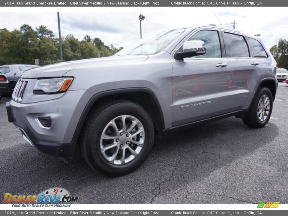 Front 3/4 View of 2014 Jeep Grand Cherokee Limited Photo #3