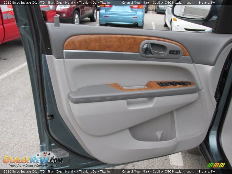 Door Panel of 2010 Buick Enclave CXL AWD Photo #11