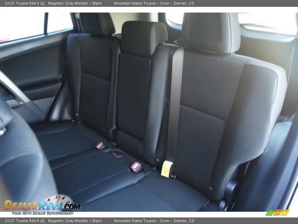 2015 Toyota RAV4 LE Magnetic Gray Metallic / Black Photo #7