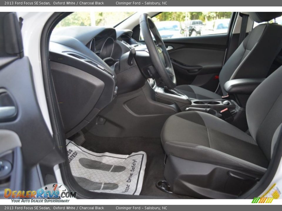 2013 Ford Focus SE Sedan Oxford White / Charcoal Black Photo #9