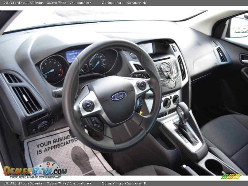 2013 Ford Focus SE Sedan Oxford White / Charcoal Black Photo #10