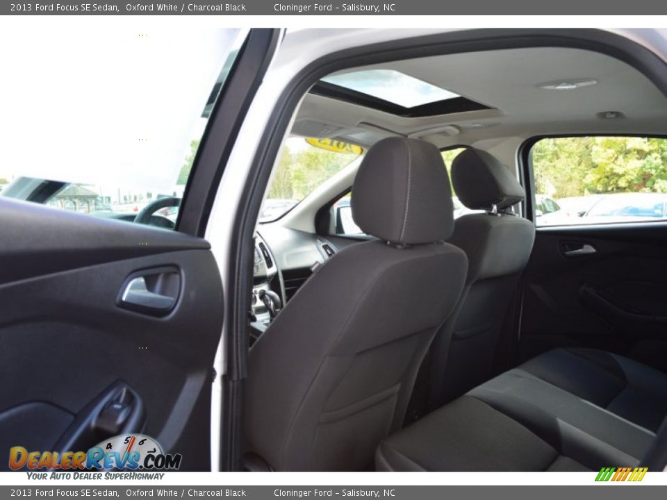 2013 Ford Focus SE Sedan Oxford White / Charcoal Black Photo #11