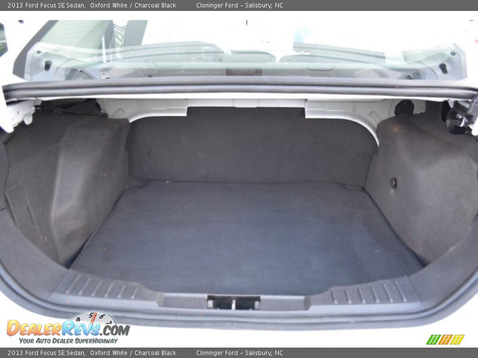 2013 Ford Focus SE Sedan Oxford White / Charcoal Black Photo #12