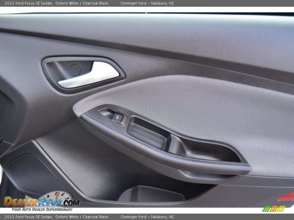 2013 Ford Focus SE Sedan Oxford White / Charcoal Black Photo #14