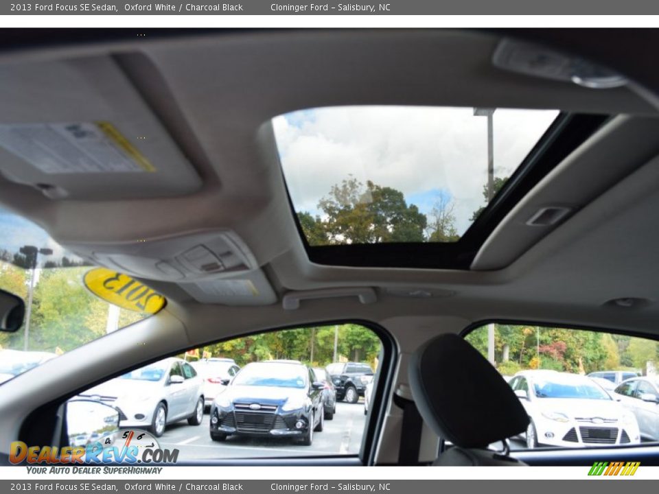 2013 Ford Focus SE Sedan Oxford White / Charcoal Black Photo #19
