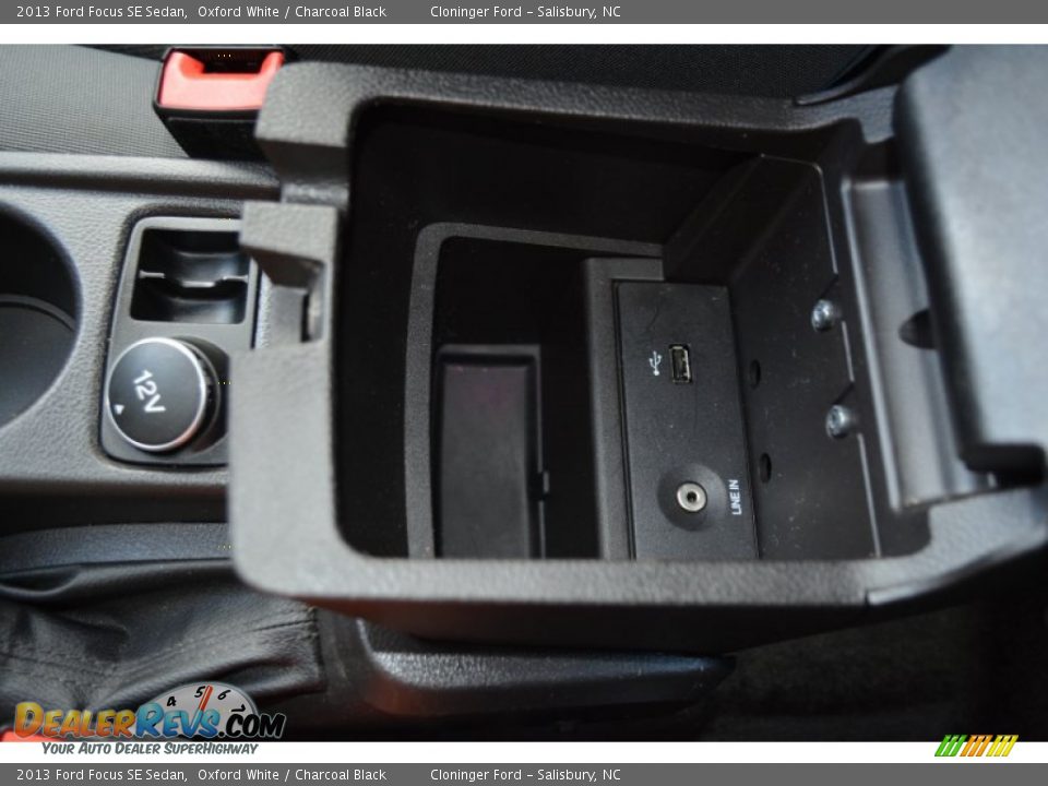 2013 Ford Focus SE Sedan Oxford White / Charcoal Black Photo #23