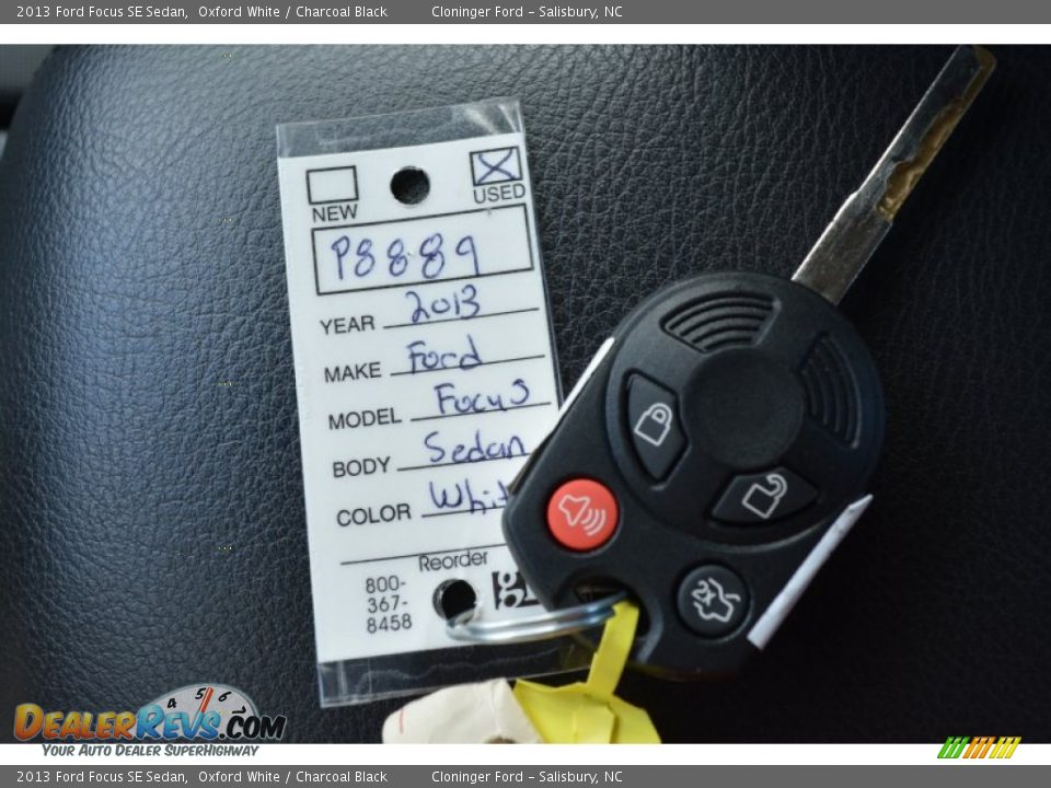 2013 Ford Focus SE Sedan Oxford White / Charcoal Black Photo #30