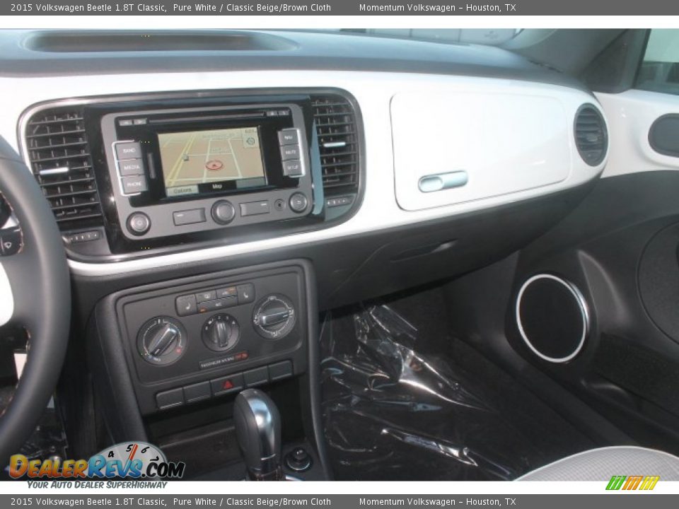 2015 Volkswagen Beetle 1.8T Classic Pure White / Classic Beige/Brown Cloth Photo #15