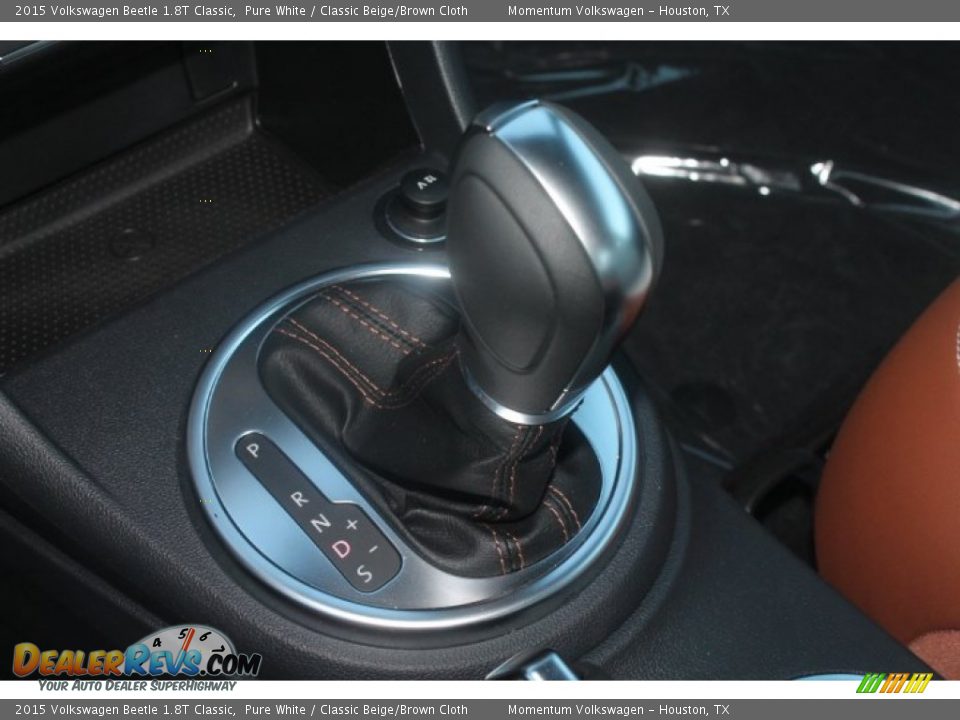 2015 Volkswagen Beetle 1.8T Classic Pure White / Classic Beige/Brown Cloth Photo #22