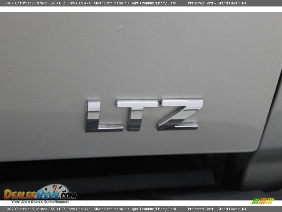 2007 Chevrolet Silverado 1500 LTZ Crew Cab 4x4 Silver Birch Metallic / Light Titanium/Ebony Black Photo #10