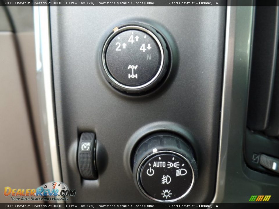 Controls of 2015 Chevrolet Silverado 2500HD LT Crew Cab 4x4 Photo #27