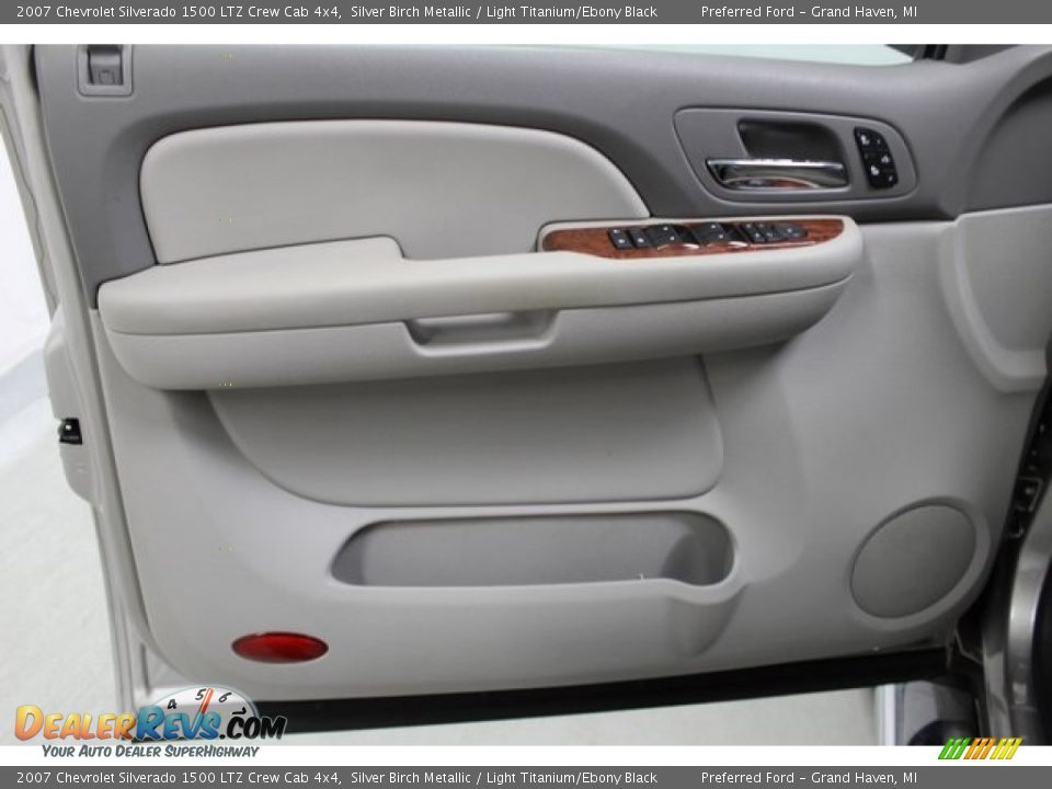 2007 Chevrolet Silverado 1500 LTZ Crew Cab 4x4 Silver Birch Metallic / Light Titanium/Ebony Black Photo #29