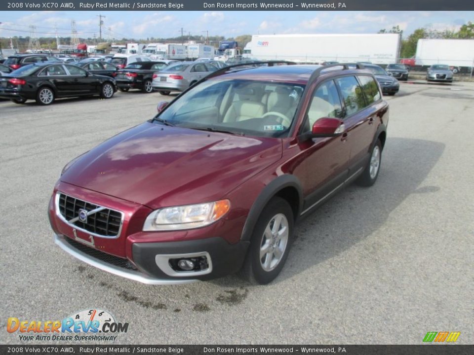 Front 3/4 View of 2008 Volvo XC70 AWD Photo #9