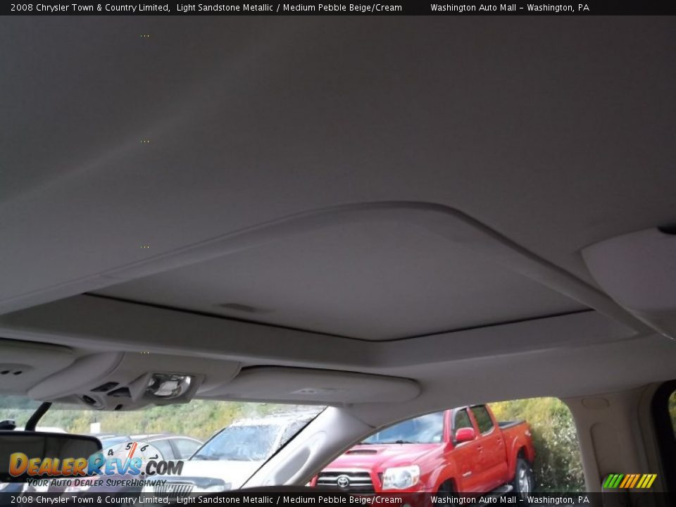 2008 Chrysler Town & Country Limited Light Sandstone Metallic / Medium Pebble Beige/Cream Photo #9