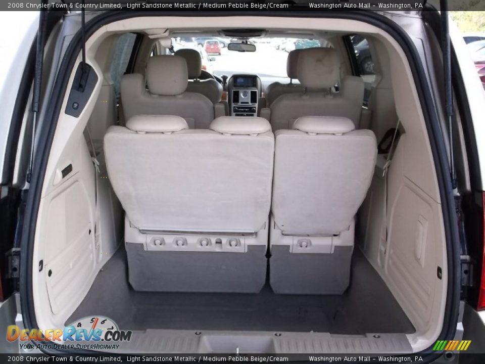 2008 Chrysler Town & Country Limited Light Sandstone Metallic / Medium Pebble Beige/Cream Photo #18