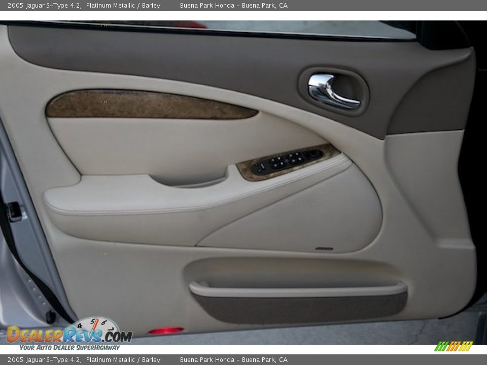 2005 Jaguar S-Type 4.2 Platinum Metallic / Barley Photo #25
