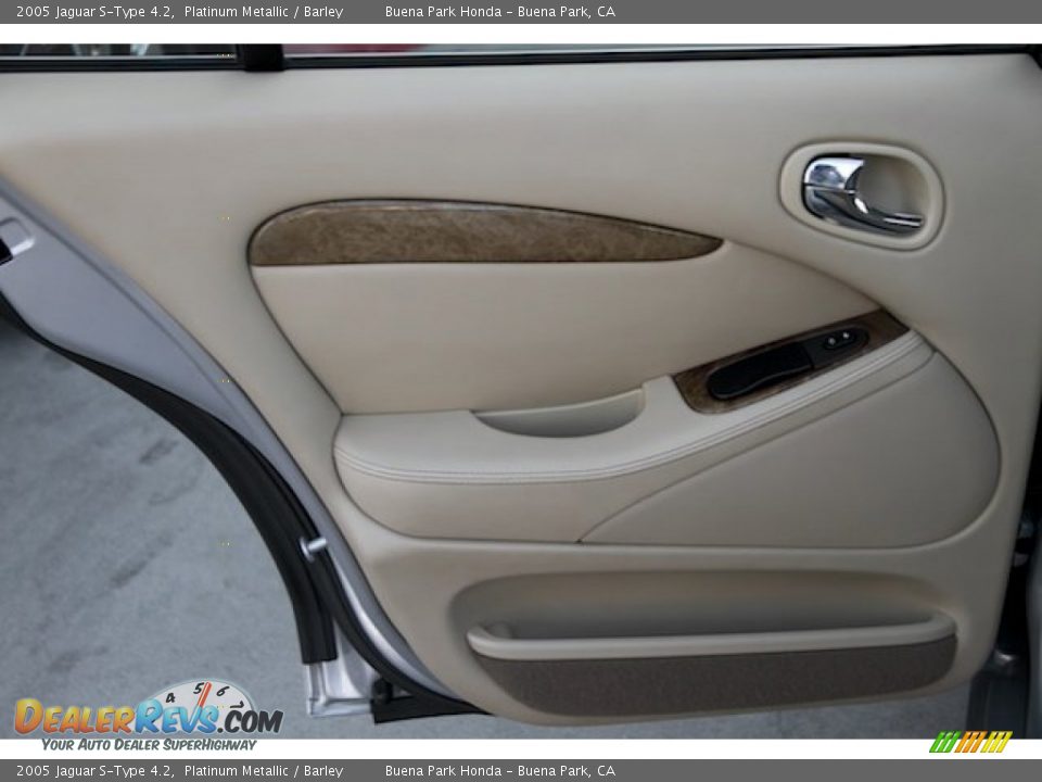 2005 Jaguar S-Type 4.2 Platinum Metallic / Barley Photo #26
