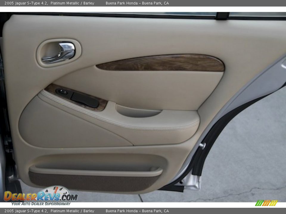 2005 Jaguar S-Type 4.2 Platinum Metallic / Barley Photo #27