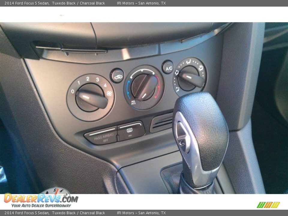 2014 Ford Focus S Sedan Tuxedo Black / Charcoal Black Photo #25