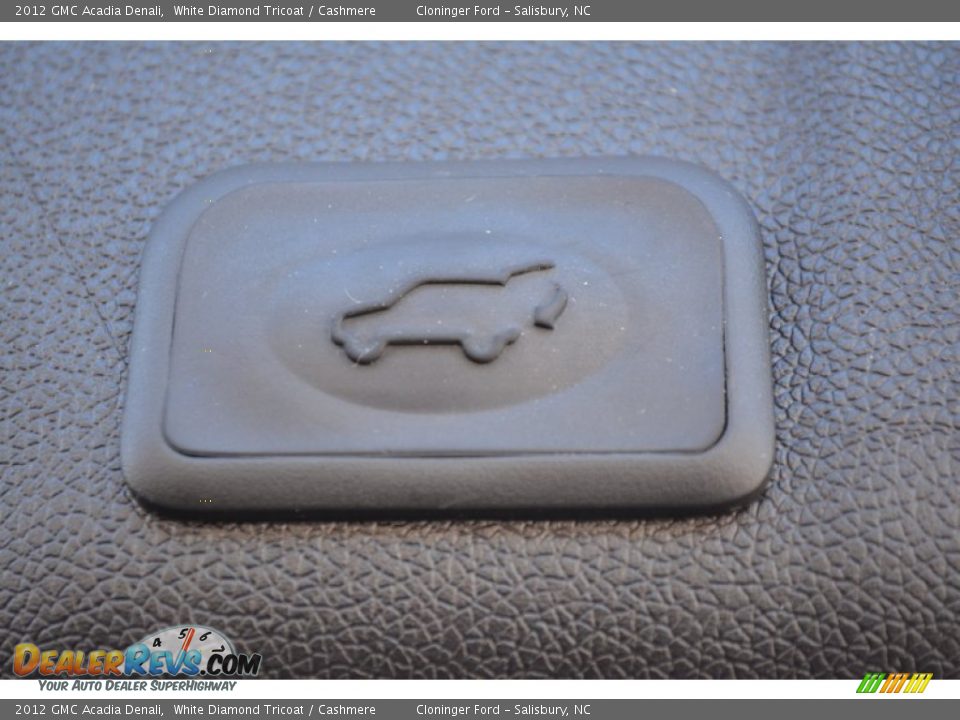 2012 GMC Acadia Denali White Diamond Tricoat / Cashmere Photo #15