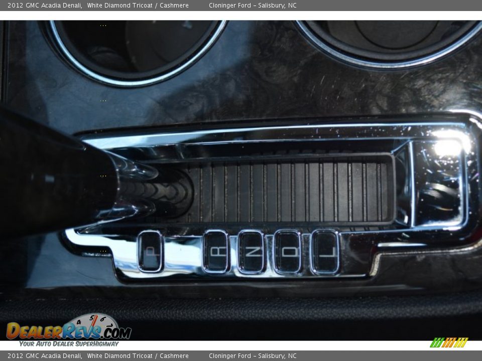 2012 GMC Acadia Denali White Diamond Tricoat / Cashmere Photo #28
