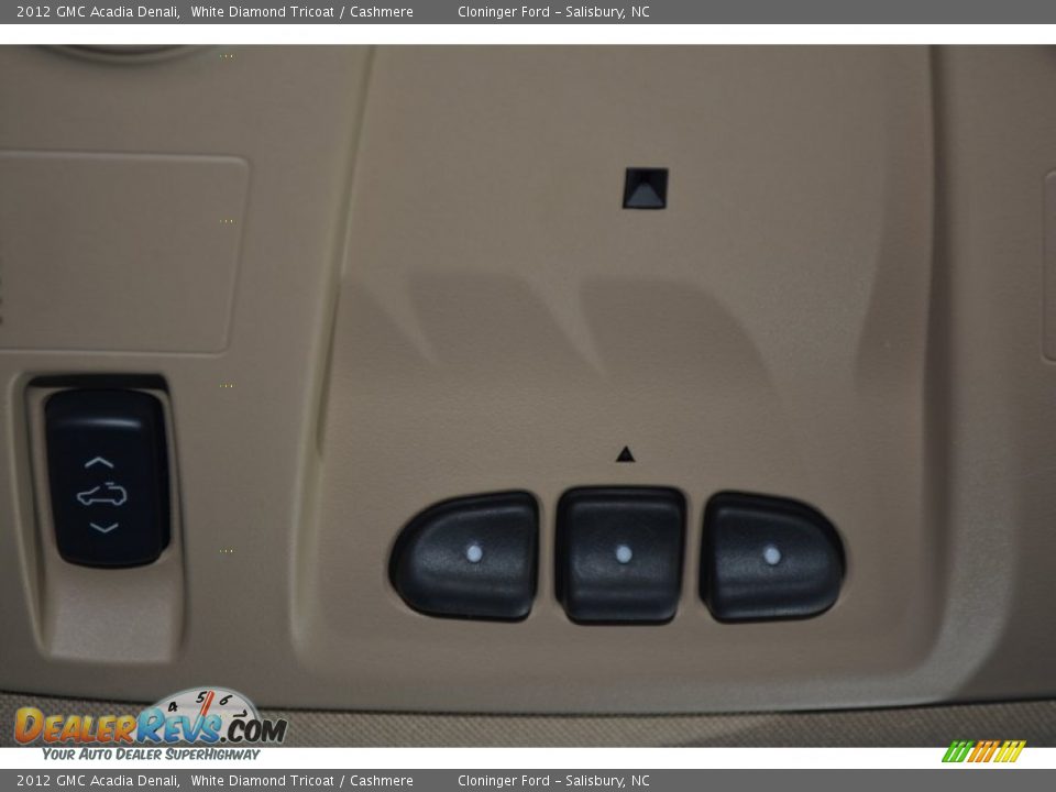 2012 GMC Acadia Denali White Diamond Tricoat / Cashmere Photo #30