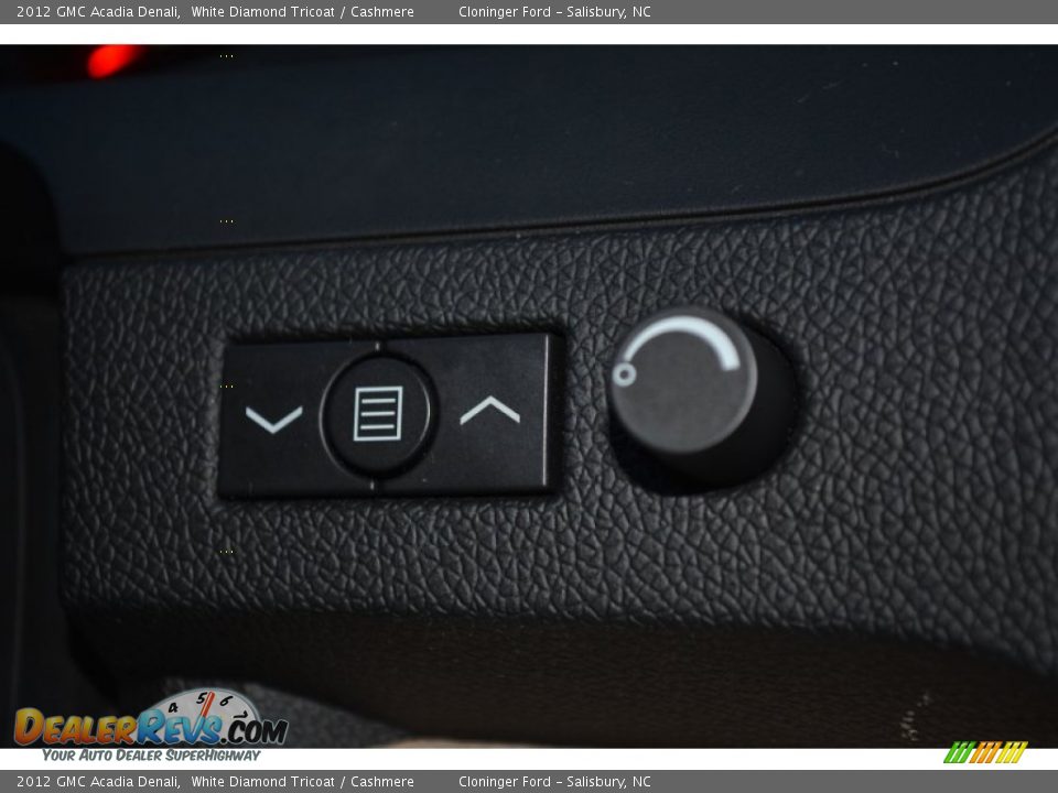 2012 GMC Acadia Denali White Diamond Tricoat / Cashmere Photo #35