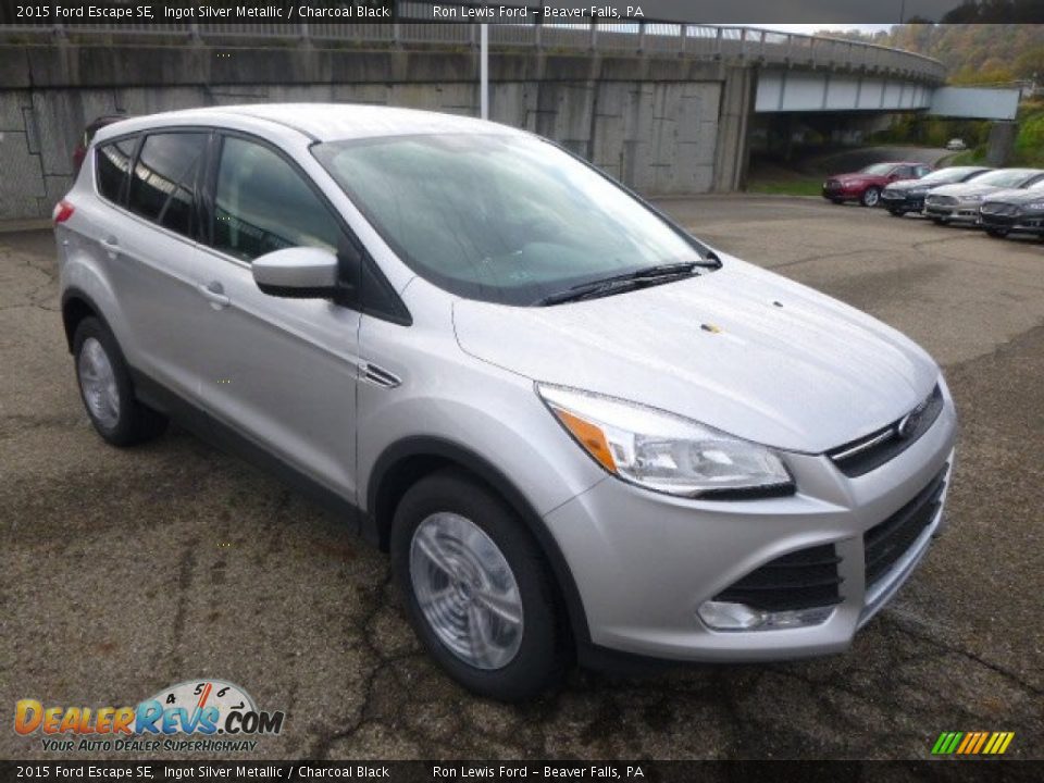 Front 3/4 View of 2015 Ford Escape SE Photo #2