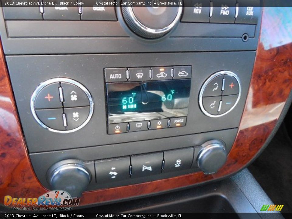 Controls of 2013 Chevrolet Avalanche LT Photo #20