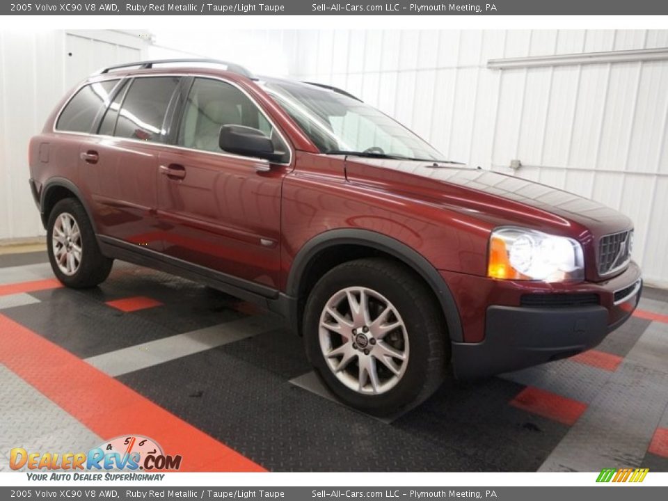 Front 3/4 View of 2005 Volvo XC90 V8 AWD Photo #6