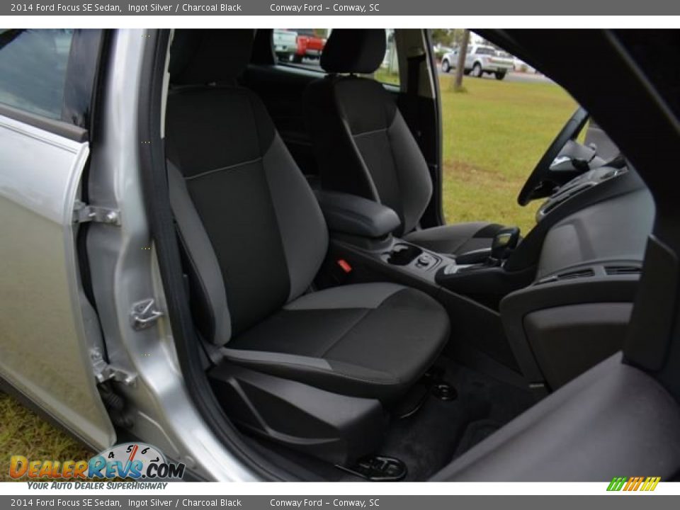 2014 Ford Focus SE Sedan Ingot Silver / Charcoal Black Photo #16
