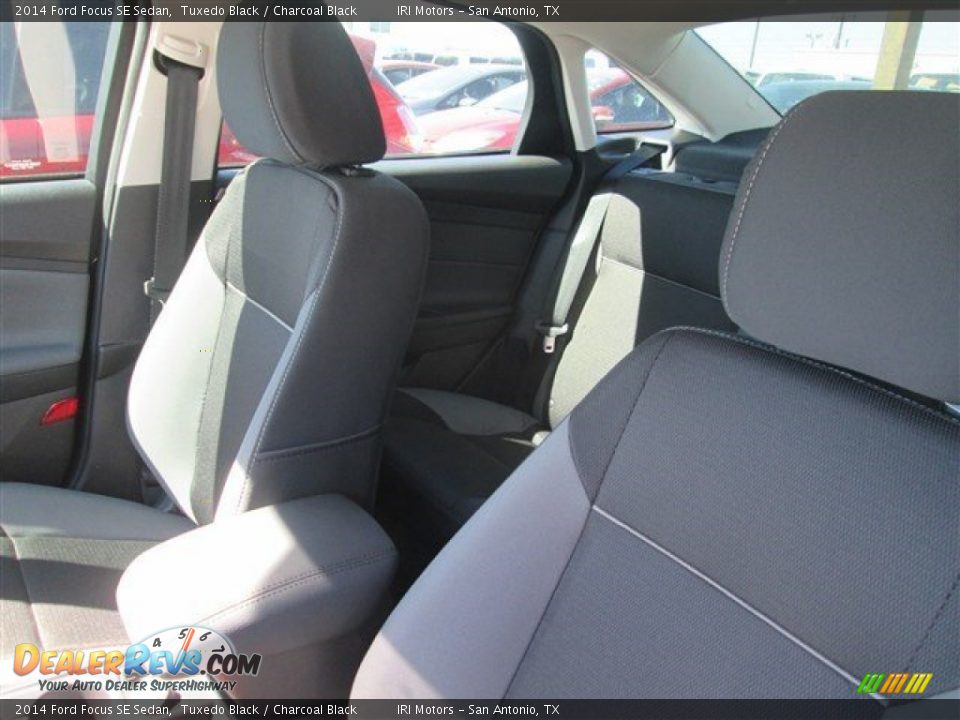 2014 Ford Focus SE Sedan Tuxedo Black / Charcoal Black Photo #18