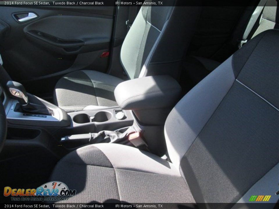 2014 Ford Focus SE Sedan Tuxedo Black / Charcoal Black Photo #19