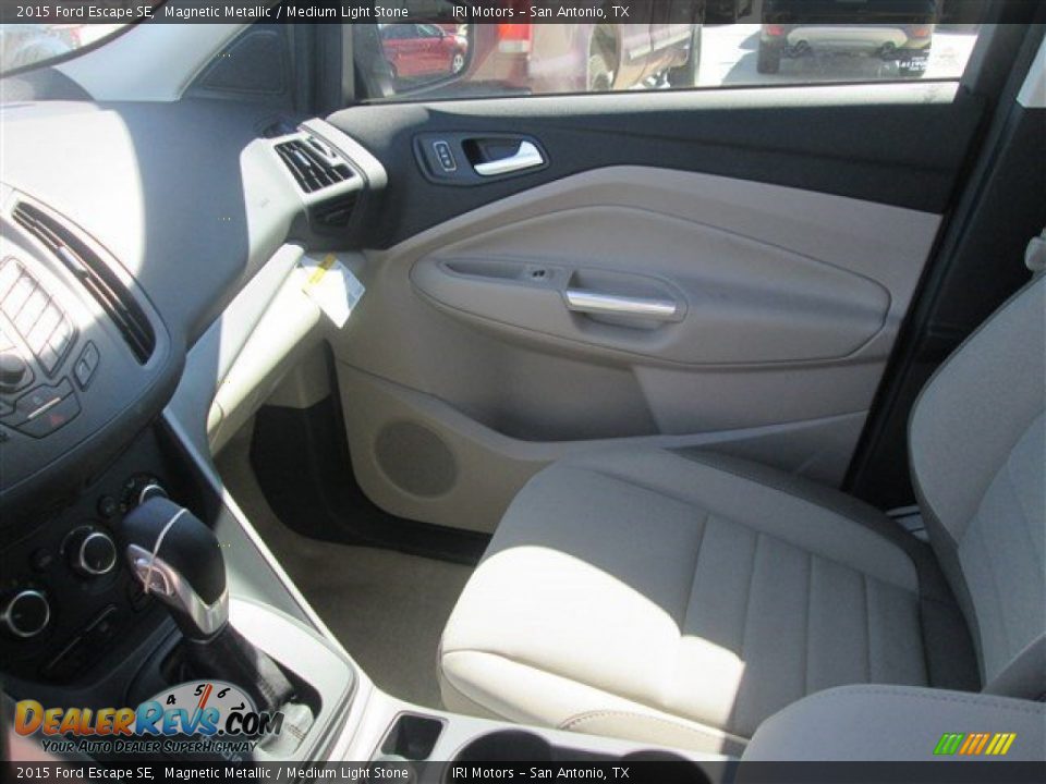 2015 Ford Escape SE Magnetic Metallic / Medium Light Stone Photo #22