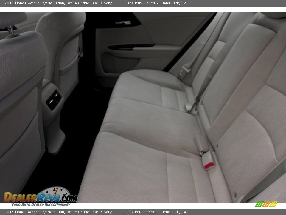 2015 Honda Accord Hybrid Sedan White Orchid Pearl / Ivory Photo #17