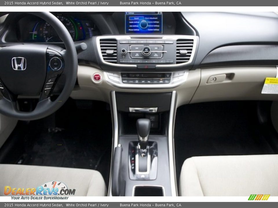 2015 Honda Accord Hybrid Sedan White Orchid Pearl / Ivory Photo #18