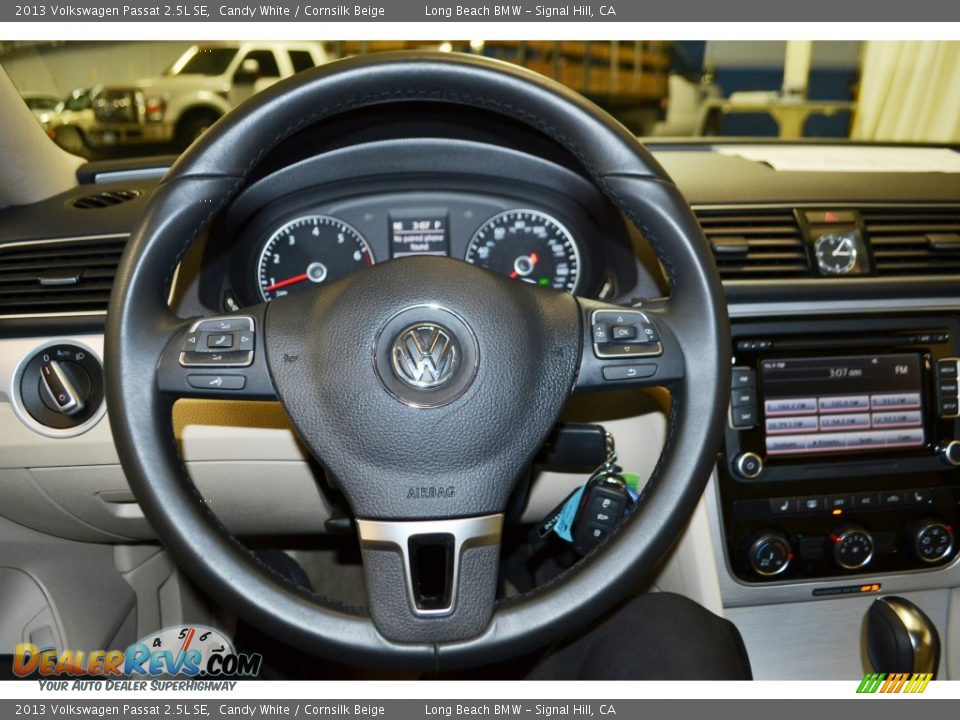 2013 Volkswagen Passat 2.5L SE Candy White / Cornsilk Beige Photo #25
