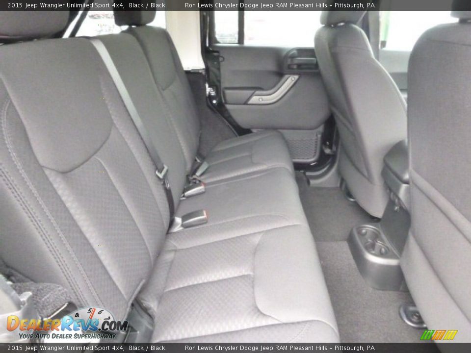 2015 Jeep Wrangler Unlimited Sport 4x4 Black / Black Photo #13
