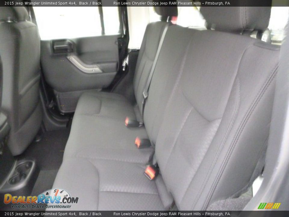 2015 Jeep Wrangler Unlimited Sport 4x4 Black / Black Photo #15