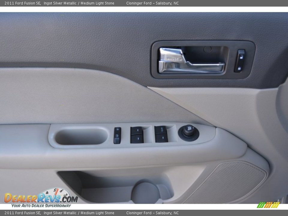 2011 Ford Fusion SE Ingot Silver Metallic / Medium Light Stone Photo #8