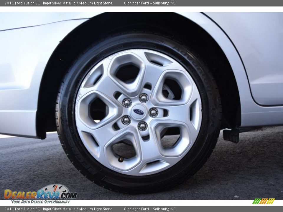 2011 Ford Fusion SE Ingot Silver Metallic / Medium Light Stone Photo #17