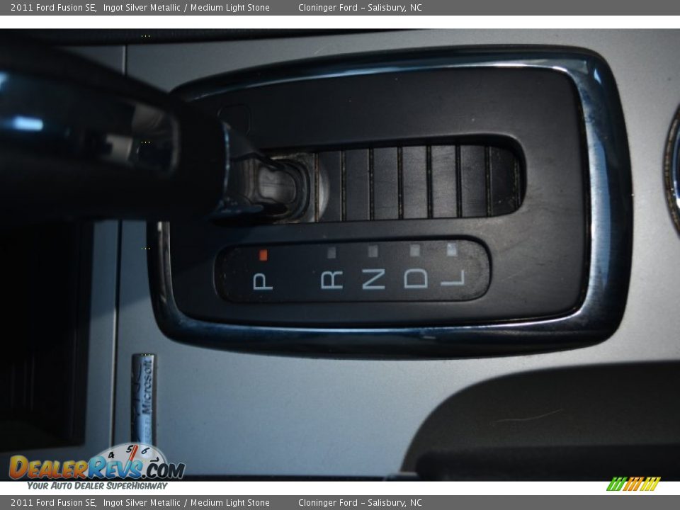 2011 Ford Fusion SE Ingot Silver Metallic / Medium Light Stone Photo #23