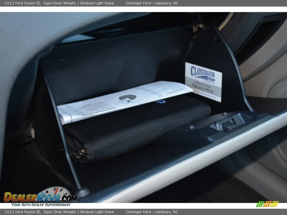 2011 Ford Fusion SE Ingot Silver Metallic / Medium Light Stone Photo #28