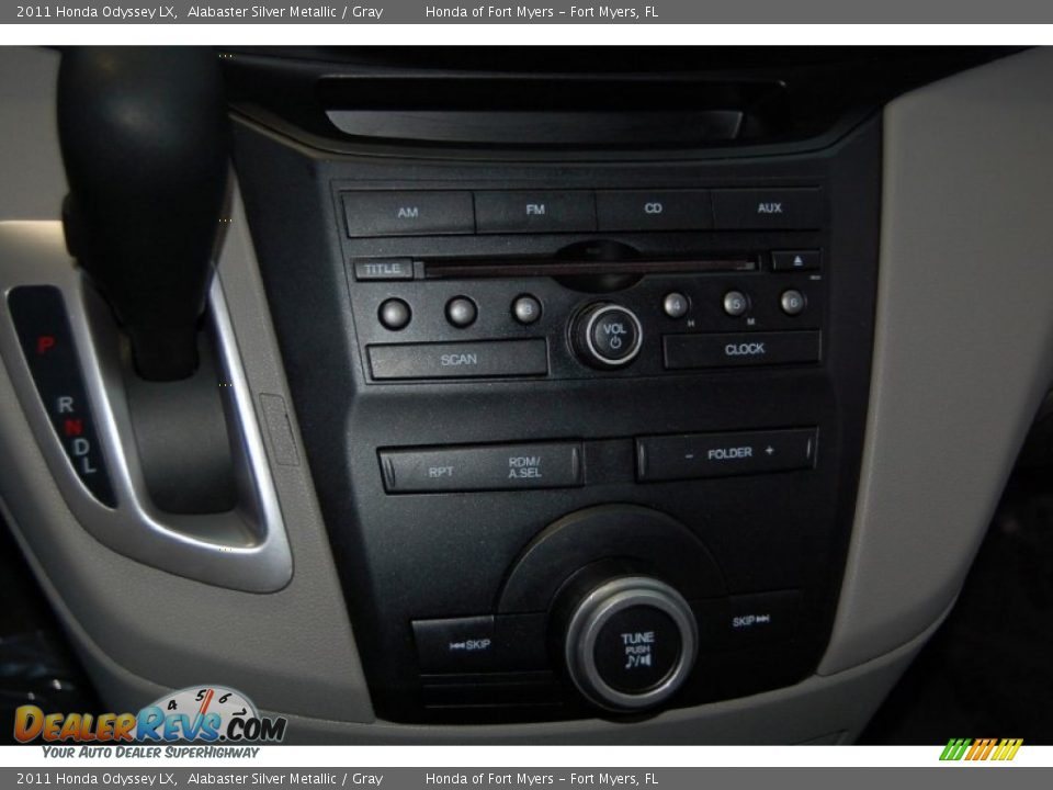 2011 Honda Odyssey LX Alabaster Silver Metallic / Gray Photo #17